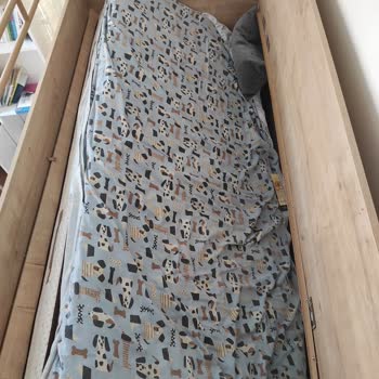 Çilek Mobilya Ranza Üst Katı Düştü