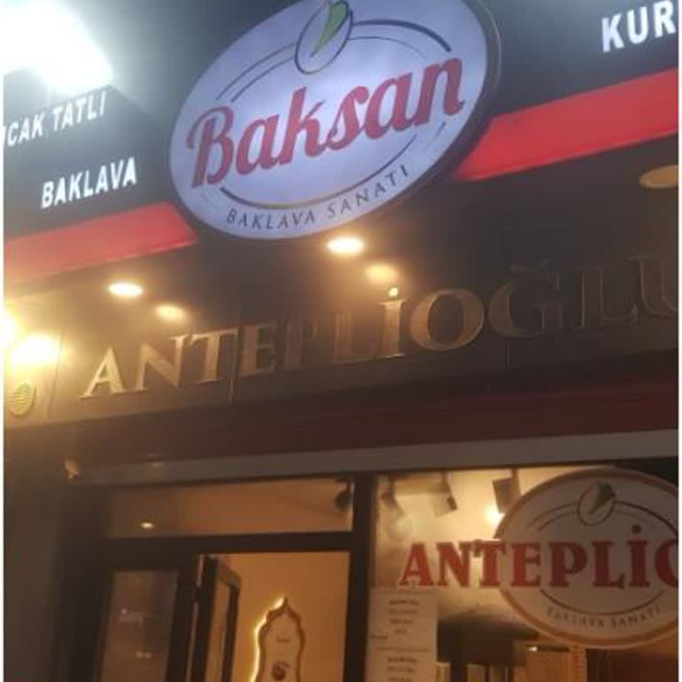 Anteplioğulları Baklavacısı  Çalışanının Tavrı!