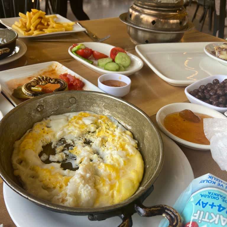 Afyonkarahisar Atlı Spor Kulübü Kahvaltı Servis Hızı Çok Yavaş!