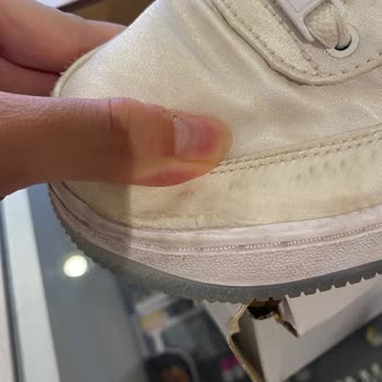 İzmir İstinye Sneaks Up Mağazası Nike Ayakkabı