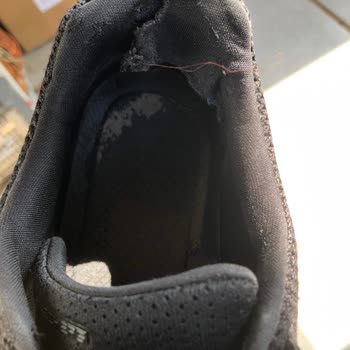 In Street 7 Aylık Skechers Ayakkabımı Satıyor