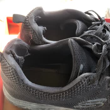 In Street 7 Aylık Skechers Ayakkabımı Satıyor