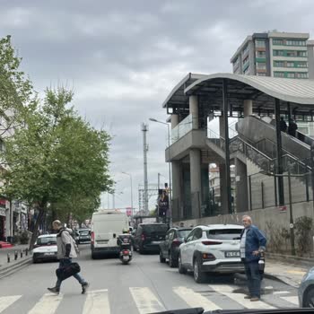 İBB - İstanbul Büyükşehir Belediyesi Bostancı Bağdat Caddesi Tren İstasyonu Ön Tarafına Araç Parkı