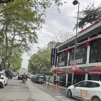 İBB - İstanbul Büyükşehir Belediyesi Bostancı Bağdat Caddesi Tren İstasyonu Ön Tarafına Araç Parkı