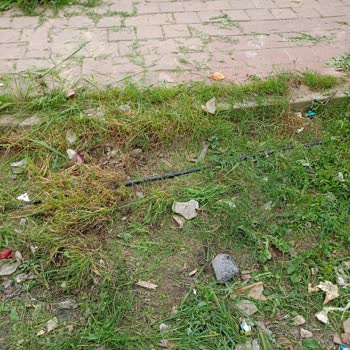 Türk Telekom Sokaktaki Kablolar Yerlerde