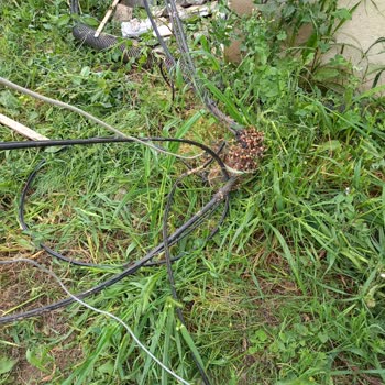 Türk Telekom Sokaktaki Kablolar Yerlerde