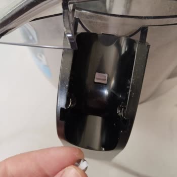 PHILIPS Ev Aletleri Philips XB7150/07 Marathon Daily Toz Kapağı Tasarım Hatası.