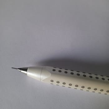 Faber Castell Grip 2011 Uç Ve Gövde Kısmında Çatlak