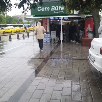 İBB - İstanbul Büyükşehir Belediyesi Üsküdar Meydanındaki Büfeler Hakkındaki Şikayet