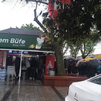 İBB - İstanbul Büyükşehir Belediyesi Üsküdar Meydanındaki Büfeler Hakkındaki Şikayet