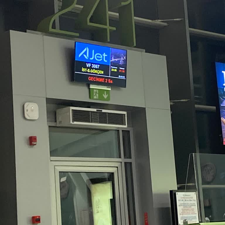 AJet (Anadolu Jet) İzmir-İstanbul Uçuşunda Beklenmedik Rötar Ve Bilgi Eksikliği