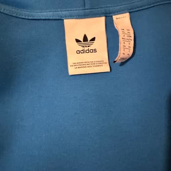 Adidas Kıyafet Yırtık Defo