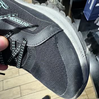 Skechers Pişmanlıktır. Su Geçirmez Diye Sat Ama Su İtici De Sonra.