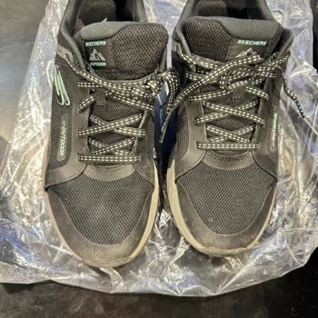 Skechers Pişmanlıktır. Su Geçirmez Diye Sat Ama Su İtici De Sonra.