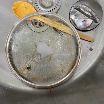 Karaca Züccaciye Karaca Çelik Tencere Kapağı Tuz Buz Oldu