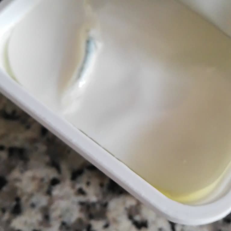 Özpaş Süper Market Özpaş Camili Şubesinden Alınan Peynirin Küflü Çıkması