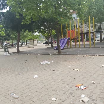 Şehitkamil Belediyesi Şehir Parkındaki Çöp Sorununa Dikkat Çekiliyor