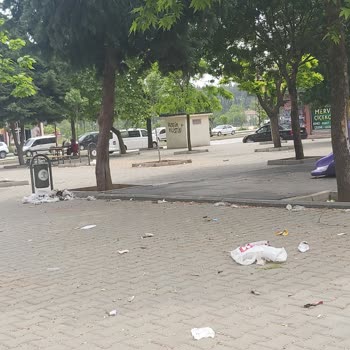 Şehitkamil Belediyesi Şehir Parkındaki Çöp Sorununa Dikkat Çekiliyor