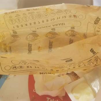 Usta Dönerci De Ki Şişman Saçı Olmayan Kasiyer Çok Kaba