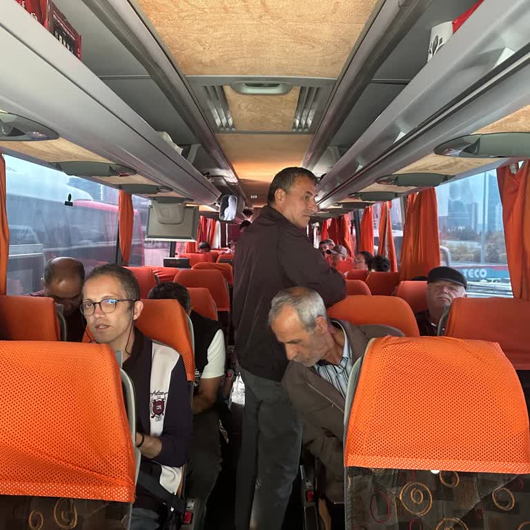 Özlem Van Turizm 2+1 Koltuk Diye Aldım Eski Tip 2+2 Koltuk Bir Otobüs Geldi