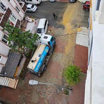 İBB - İstanbul Büyükşehir Belediyesi Araziye Dönen Sokak