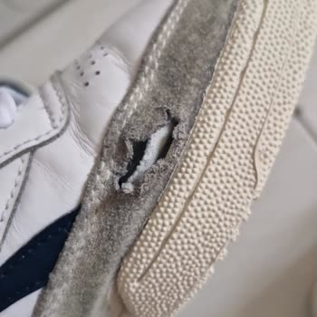 Arda Spor Reebok Ayakkabım Normal Kullandığım Halde Yırtıldı