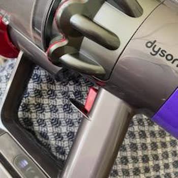 Dyson V10 ständige Probleme mit der Filteranzeige und defekten Teilen trotz Garantie.