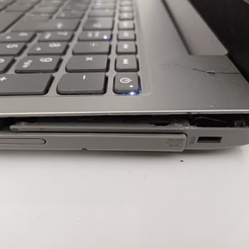 Lenovo Laptop Menteşe Problemi