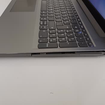 Lenovo Laptop Menteşe Problemi