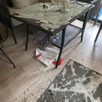 Vavrattan Sehpa Cam Patlaması