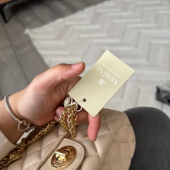 Armine Kullanılmayan Çantada Lekeler Olması