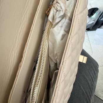 Armine Kullanılmayan Çantada Lekeler Olması