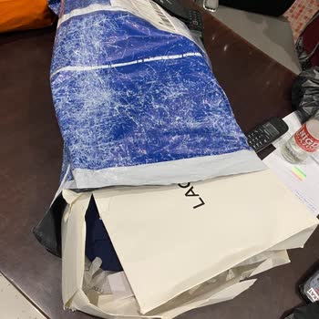UPS Türkiye Poşeti Açılan Kargo