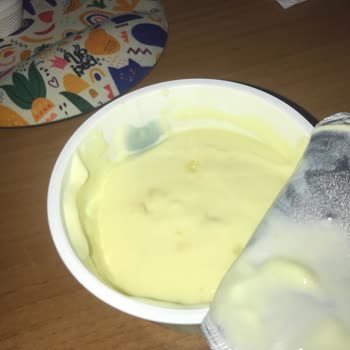 Sek Süt Ananas Aromalı Yoğurtta Küf Sürprizi!