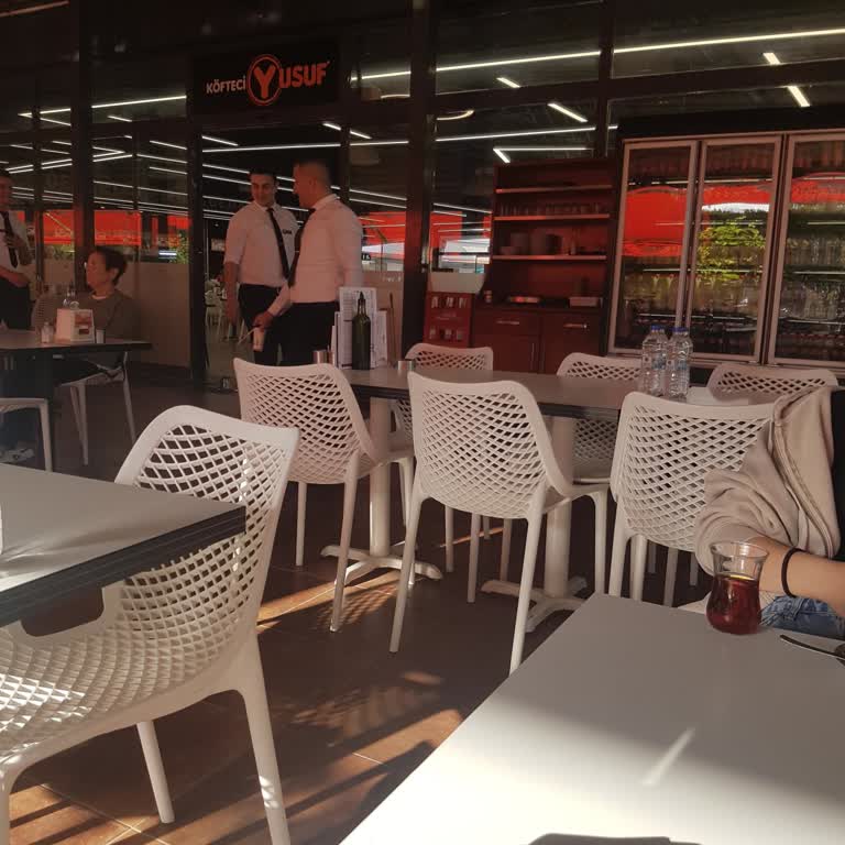 Köfteci Yusuf Lezzet Bitmiş. İkram Azalmış Maalesef