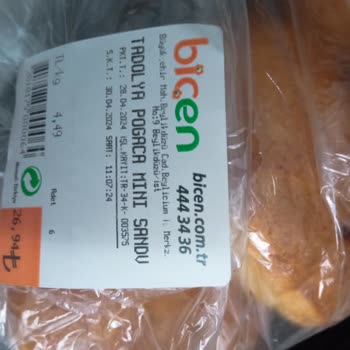 Biçen Marketin Poğaçasının İçinden Hamam Böceği Çıktı