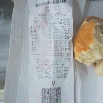 Biçen Marketin Poğaçasının İçinden Hamam Böceği Çıktı