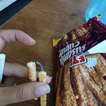 Eti Gıda Susamlı Krakerden İp Çıktı