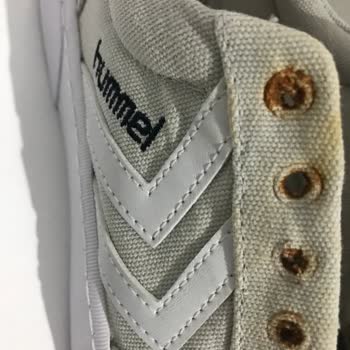 Hummel Keten Ayakkabı Pas Yaptı