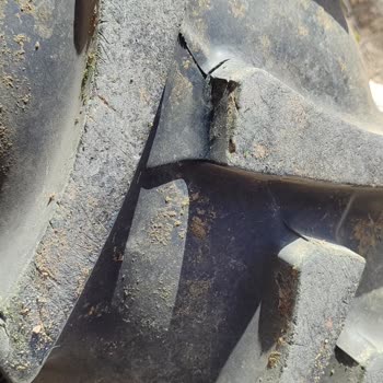 Petlas Lastik Kalitesiz Traktör Lastiğinde Yaşanan Hayal Kırıklığı