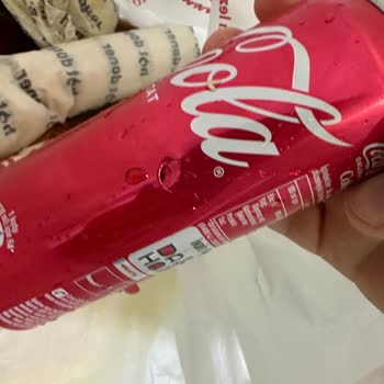 Trendyol Kuryesi Patlak Kola Dolu Poşeti Teslim Etti