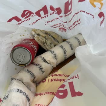Trendyol Kuryesi Patlak Kola Dolu Poşeti Teslim Etti
