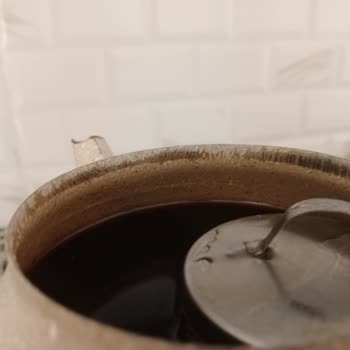 Karaca Züccaciye Çaydanlık Demliğinin Kapağı Büyük Geliyor.