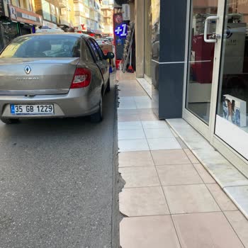 Bornova Belediyesi Kaldırım İşgaline Dur De!