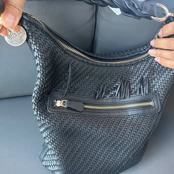 Guess Çantaları Ve Kötü Müşteri Hizmetlerini Tahmin Et