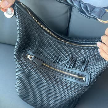 Guess Çantaları Ve Kötü Müşteri Hizmetlerini Tahmin Et