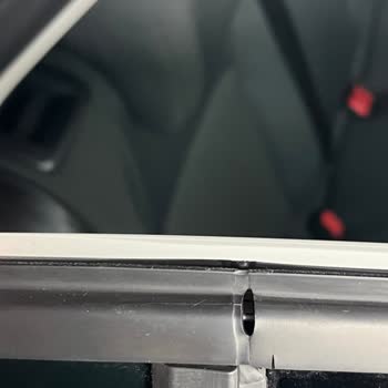 İlk Aracım Volkswagen Golf Sağ Arka Cam Fitili Aşınma Yırtılma