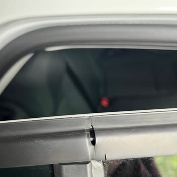 İlk Aracım Volkswagen Golf Sağ Arka Cam Fitili Aşınma Yırtılma