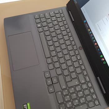 Lenovo Bilgisayar 4 Aylık Lenovo Bilgisayarın Kasası Aşındı