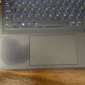 Lenovo Bilgisayar 4 Aylık Lenovo Bilgisayarın Kasası Aşındı